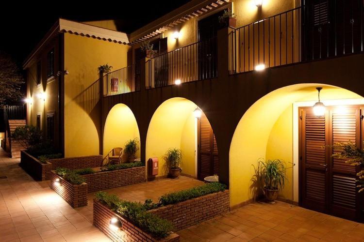Villa La Terra Del Mezzo Riposto Exterior foto