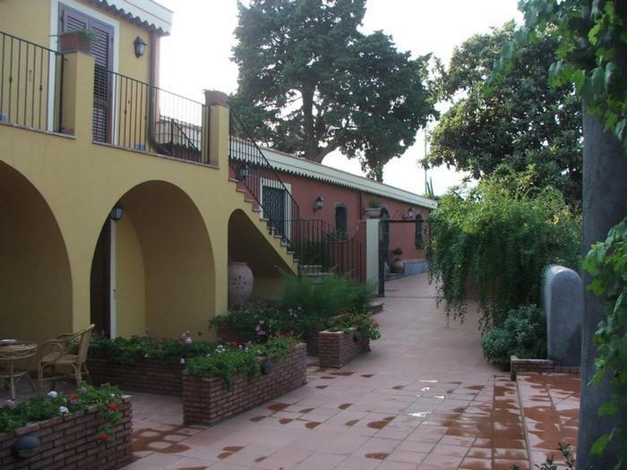 Villa La Terra Del Mezzo Riposto Exterior foto