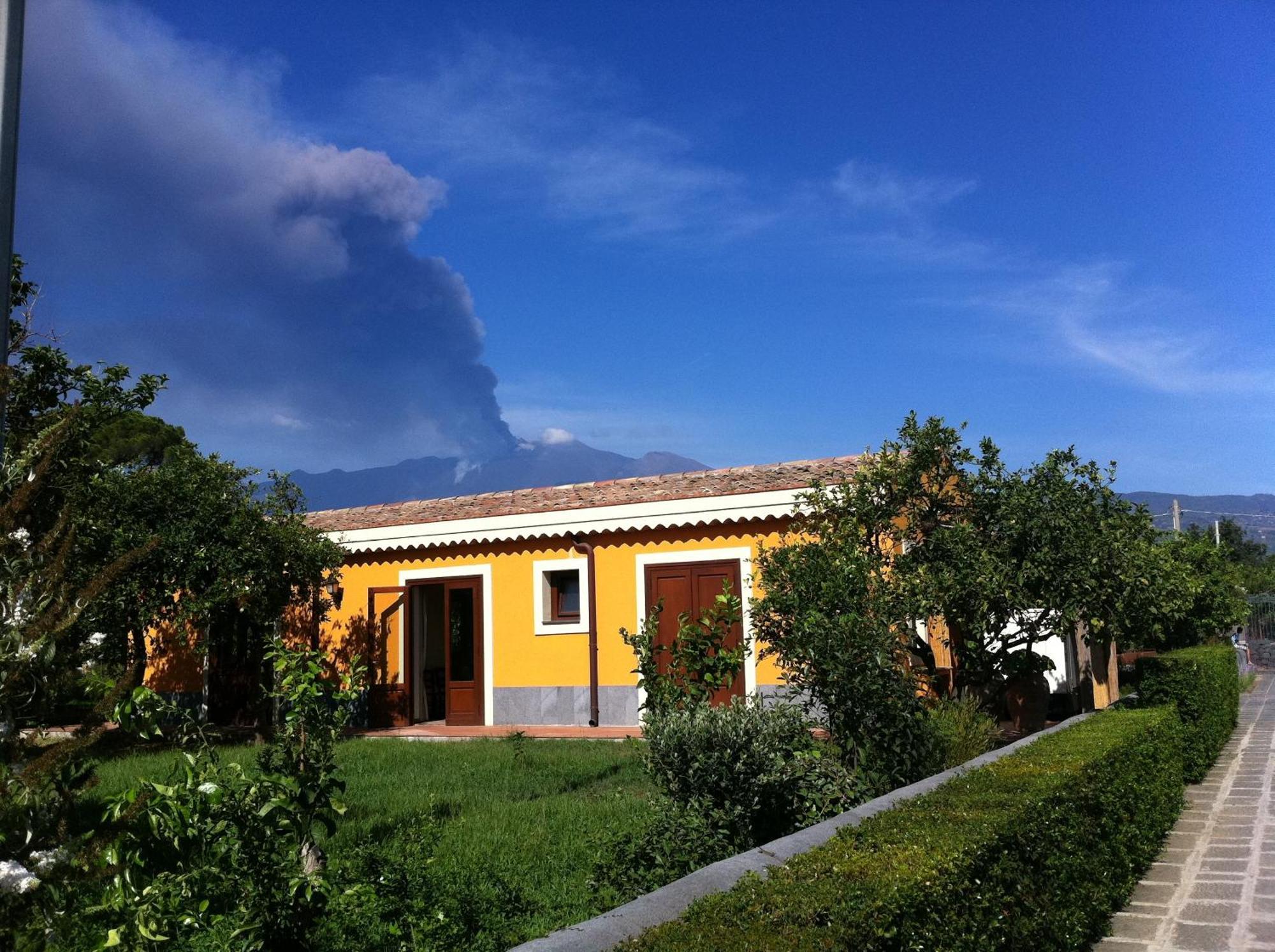 Villa La Terra Del Mezzo Riposto Exterior foto