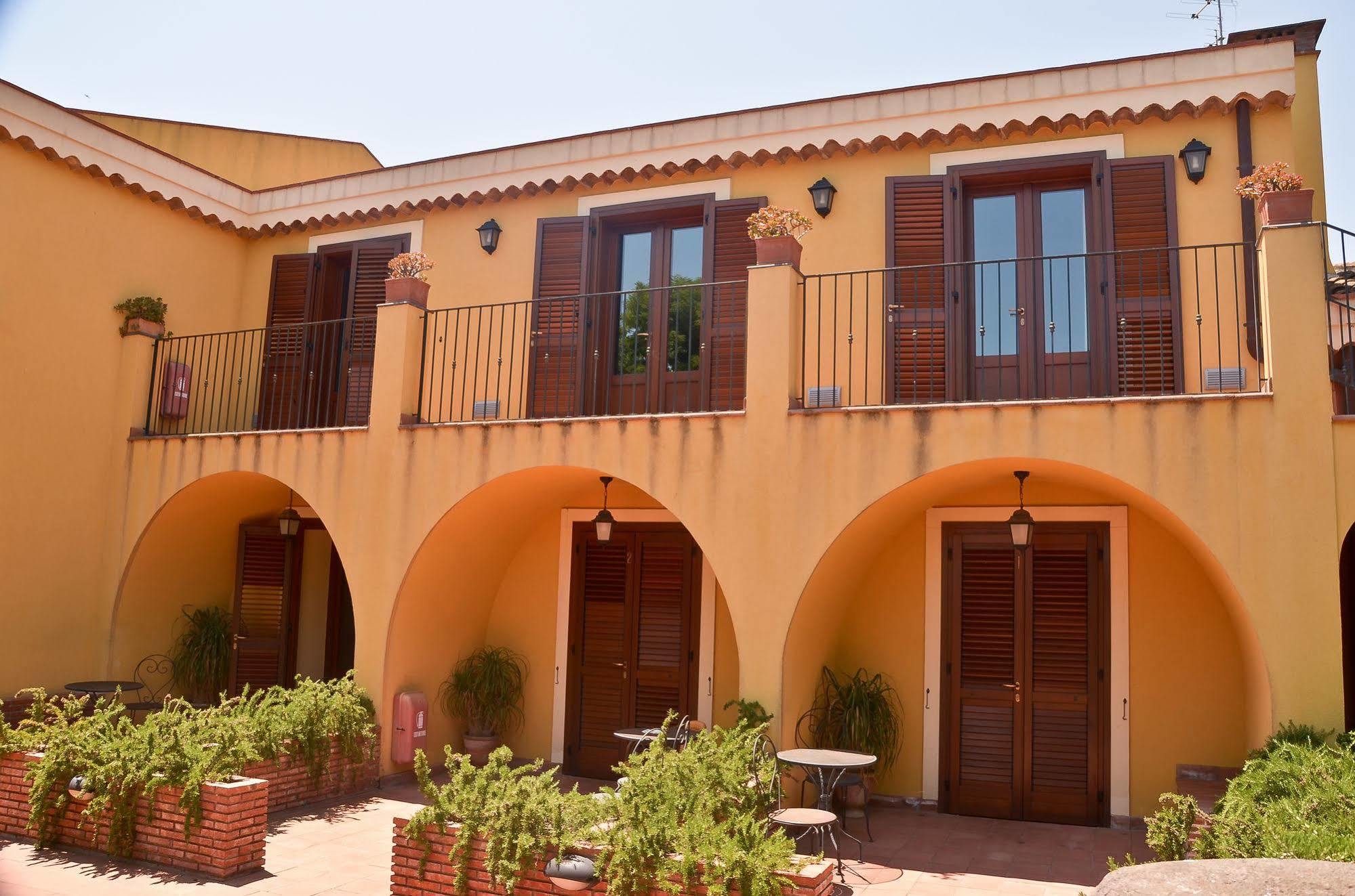 Villa La Terra Del Mezzo Riposto Exterior foto