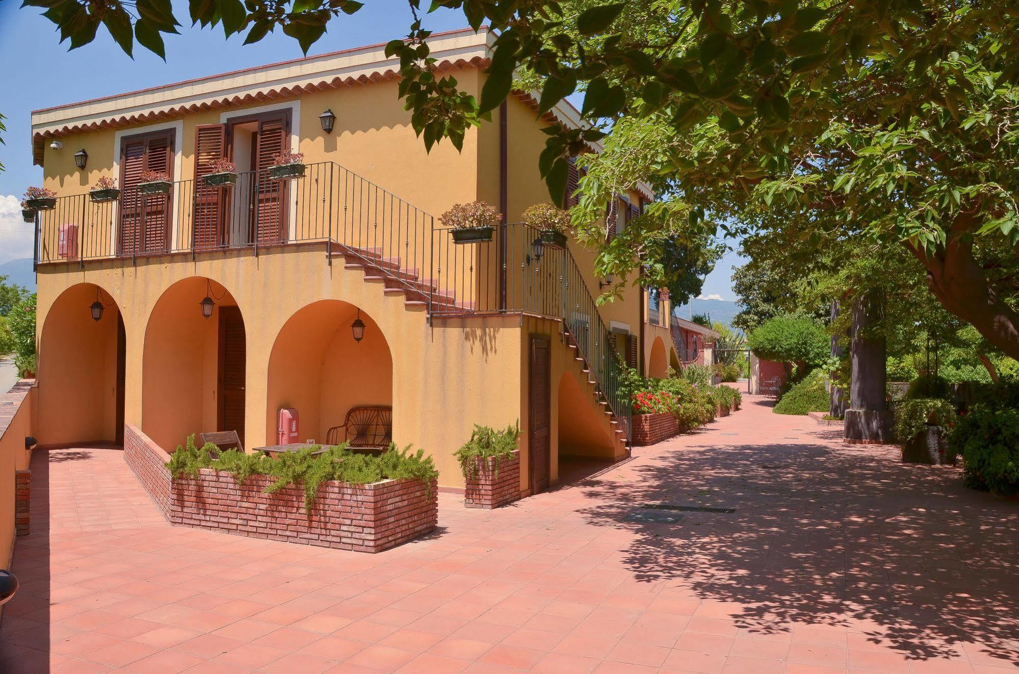 Villa La Terra Del Mezzo Riposto Exterior foto