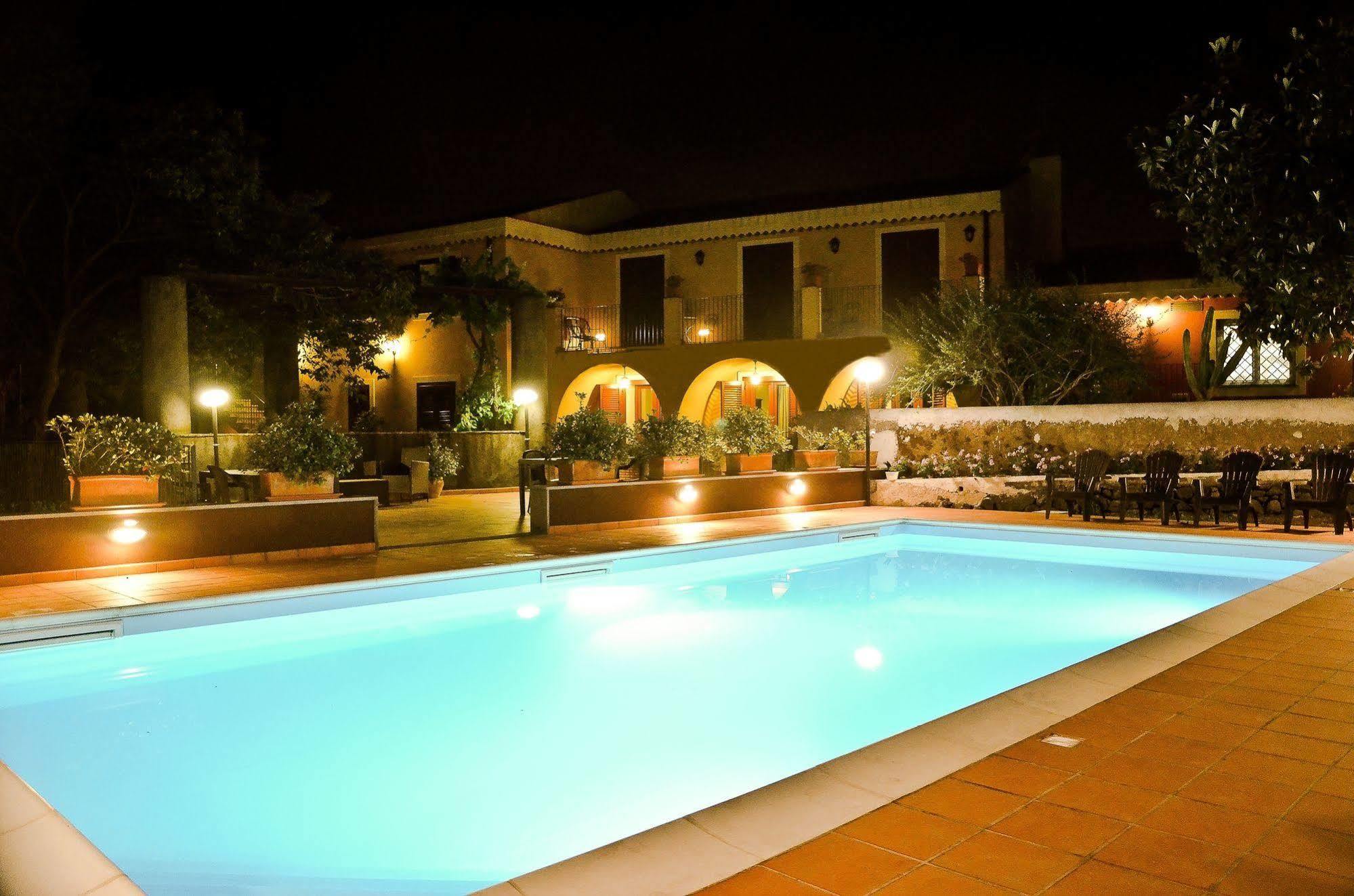 Villa La Terra Del Mezzo Riposto Exterior foto